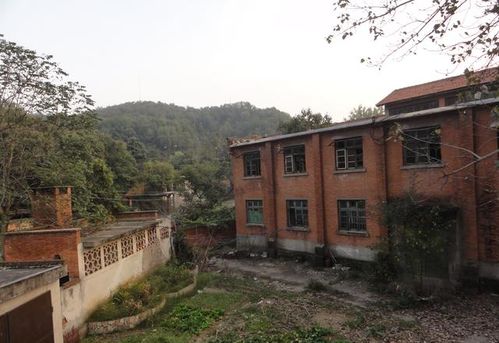 河南這個兵工廠,7年生產出火箭彈,公園建在山腰,樓房蓋的氣派