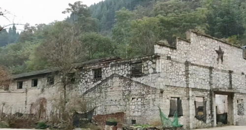 貴州深山中的軍工廠,生產(chǎn)的民用品曾遠(yuǎn)銷海外,現(xiàn)滿目荒涼