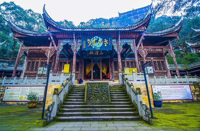 老君洞道觀位于重慶市南岸區(qū)黃桷椏附近的老君山上