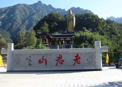 道觀(guān)建懸崖上一千多年 游客排隊(duì)如春運(yùn)就為看這片云海