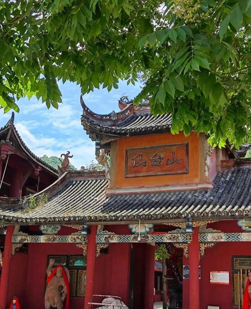 成都郊縣道觀,小眾徒步溯溪露營