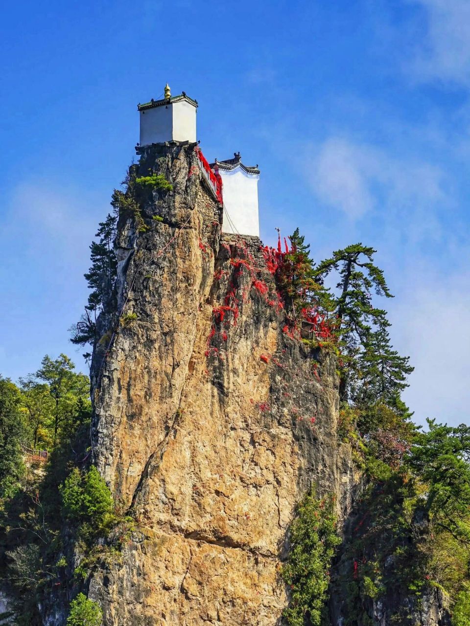 天下最險(xiǎn)道觀—鎮(zhèn)安塔云山 塔云山 4a級(jí)旅游景區(qū),位于陜西
