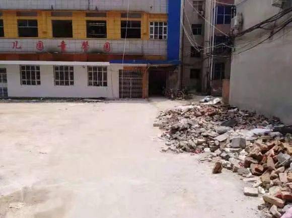 忍無可忍 啥時候拆 嵩縣食品廠家屬院的住戶急了